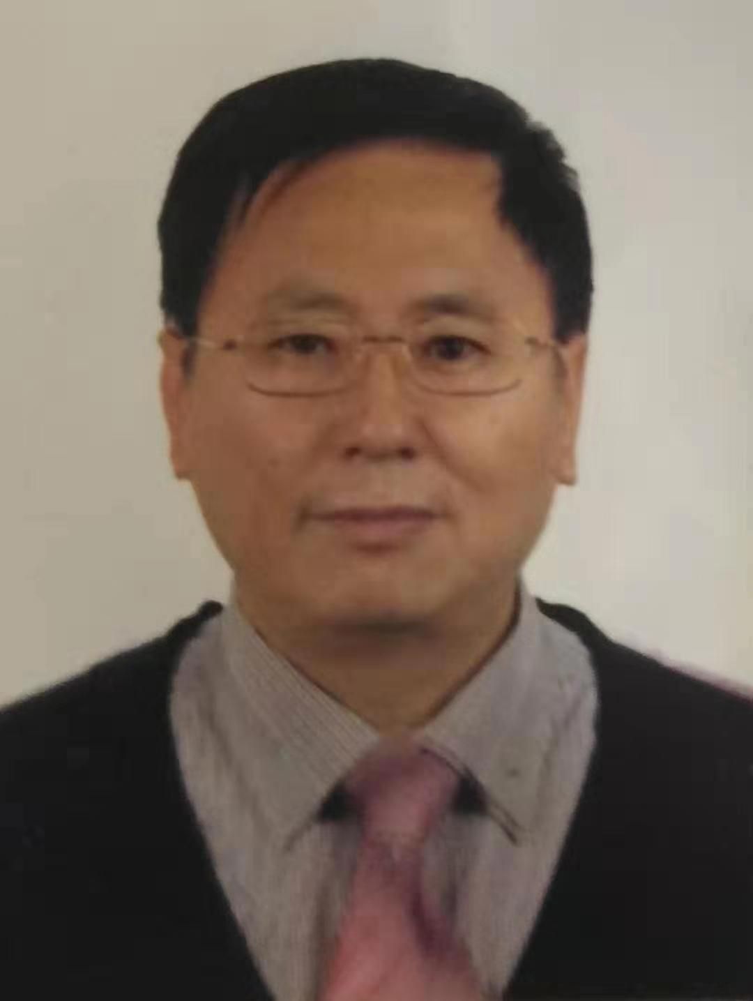 伟德国际1946源于英国创新论坛第九百零六讲：从大学到社会如何成熟思想:一位老大学生的寄语
